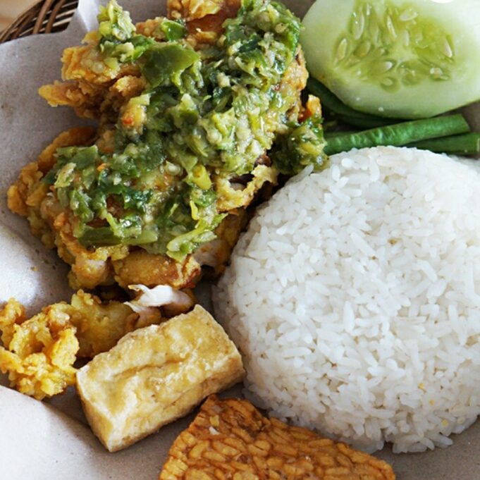 Lalapan Sambal Ijo Di Malang Yang Bikin Nagih | KAYA KULINER